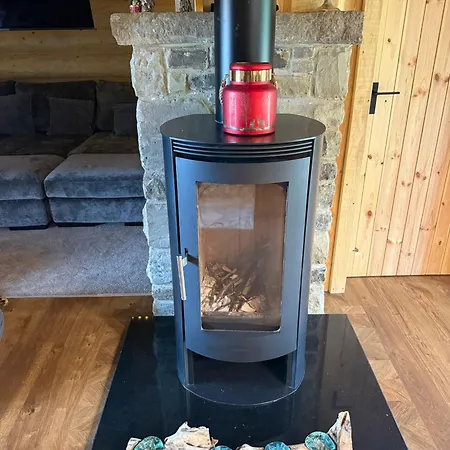 Luxury Log With Hot Tub & Scenic Views In Oakenshaw