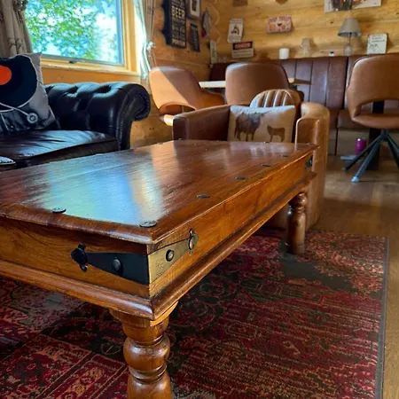 Luxury Log With Hot Tub & Scenic Views In Oakenshaw Apartment
