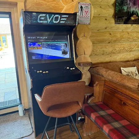 Luxury Log With Hot Tub & Scenic Views In Oakenshaw * Oakenshaw (West Yorkshire)