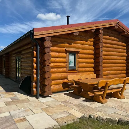 Apartment Luxury Log With Hot Tub & Scenic Views In Oakenshaw
