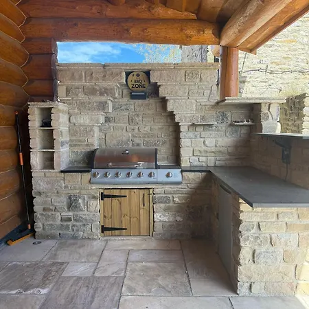 Luxury Log With Hot Tub & Scenic Views In Oakenshaw Apartment *