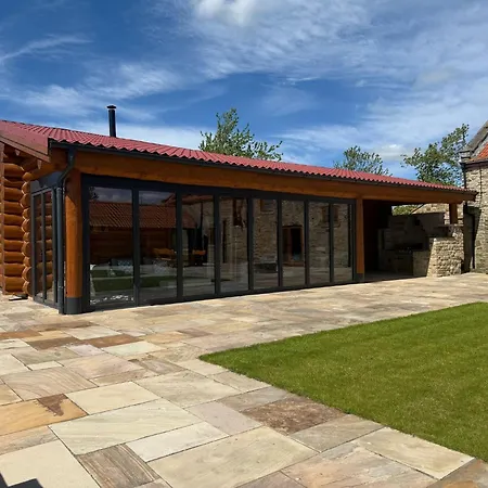 Apartment Luxury Log With Hot Tub & Scenic Views In Oakenshaw