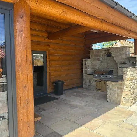 Luxury Log With Hot Tub & Scenic Views In Oakenshaw Apartment Oakenshaw (West Yorkshire)