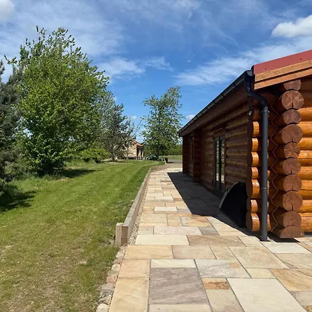 Luxury Log With Hot Tub & Scenic Views In Oakenshaw Apartment *