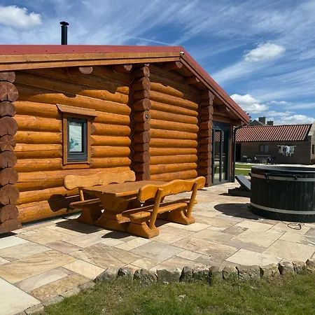 Apartment Luxury Log With Hot Tub & Scenic Views In Oakenshaw *
