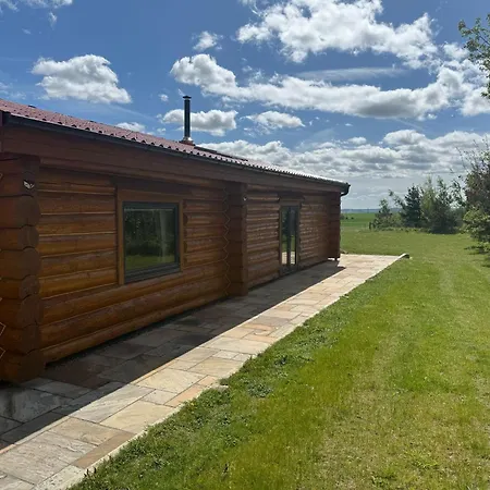 Luxury Log With Hot Tub & Scenic Views In Oakenshaw Apartment