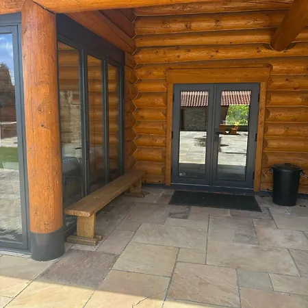 Luxury Log With Hot Tub & Scenic Views In Oakenshaw Oakenshaw (West Yorkshire)