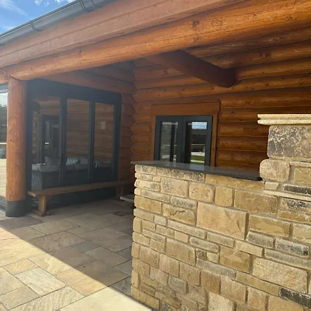 Luxury Log With Hot Tub & Scenic Views In Oakenshaw Apartment *