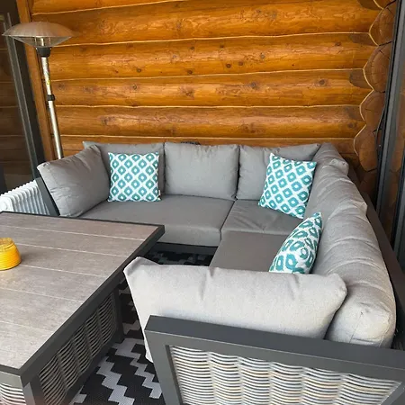 Luxury Log With Hot Tub & Scenic Views In Oakenshaw Apartment Oakenshaw (West Yorkshire)