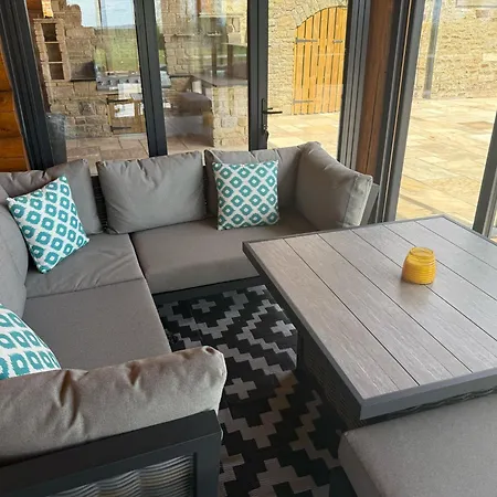 Luxury Log With Hot Tub & Scenic Views In Oakenshaw Oakenshaw (West Yorkshire)