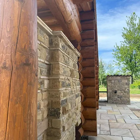 Luxury Log With Hot Tub & Scenic Views In Oakenshaw