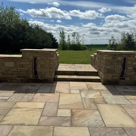 Luxury Log With Hot Tub & Scenic Views In Oakenshaw * Oakenshaw (West Yorkshire)