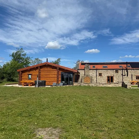 Luxury Log With Hot Tub & Scenic Views In Oakenshaw Apartment