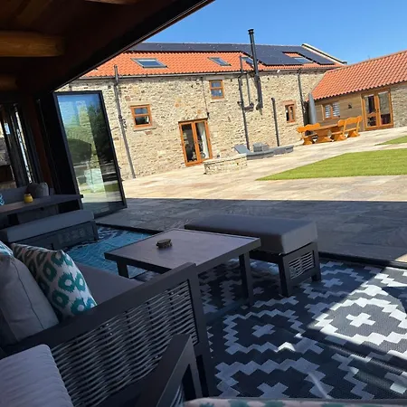 Luxury Log With Hot Tub & Scenic Views In Oakenshaw * Oakenshaw (West Yorkshire)
